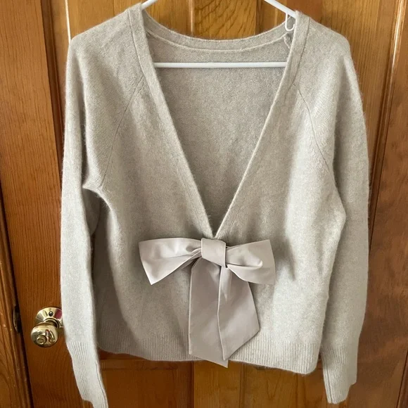 Vineyard Vines Women's Soft Gray Sweater - Picture 4 of 4